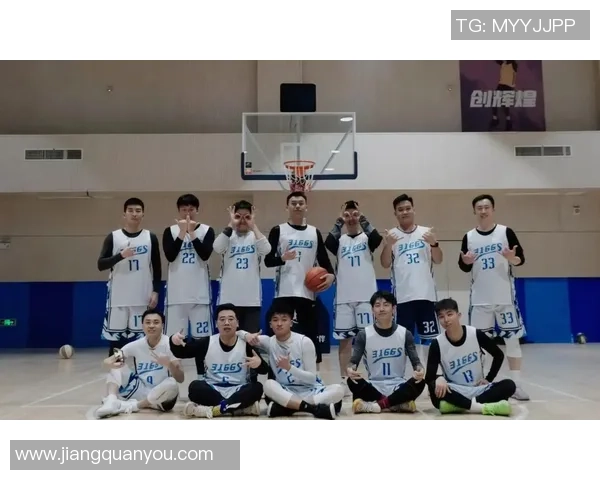 北京篮球队在邀请赛中以50分稳居积分榜首位展现强劲实力